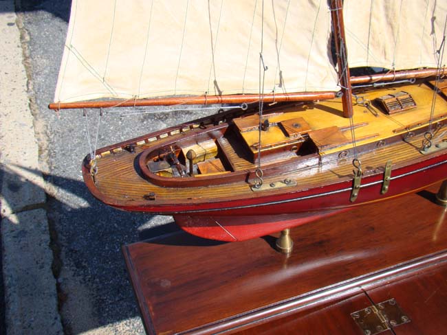 A highly detailed Antique Pond Model of a two-masted  Schooner circa 1935 — image 3